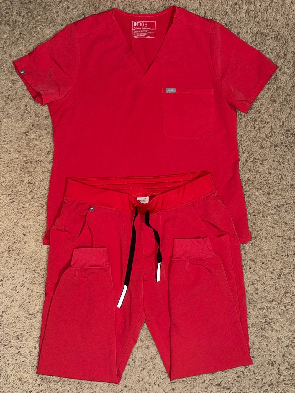 FIGS SCRUB SET WOMENS RED ZAMORA JOGGER PANTS CATARINA TOP HIGH RISK RED / LARGE